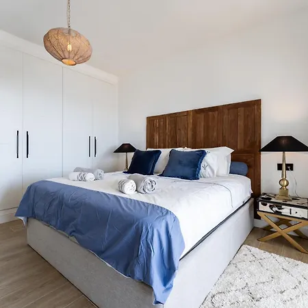 219 Frontline Luxurious Sitio de Calahonda