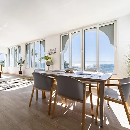 219 Frontline Luxurious Apartment Sitio de Calahonda
